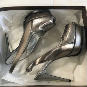 😍Beautiful BeBe Zahara heels size 8.